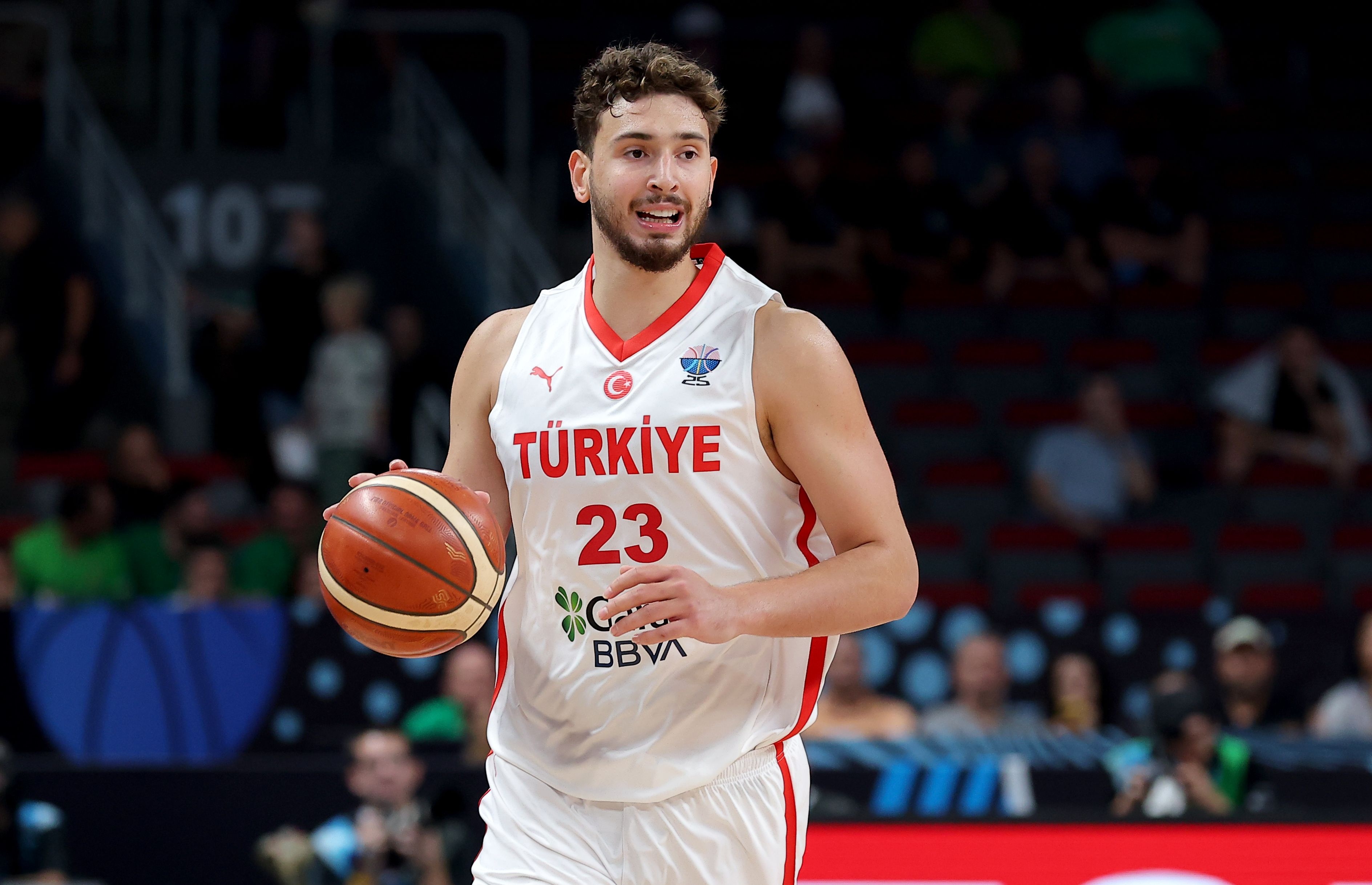 起飛！沉金在7場比賽 7次勝利和7次中贏得了一場比賽 他在歐洲錦標賽中場均21.6+10.9+7.1